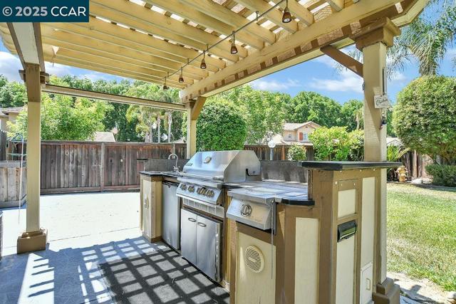 513 Mendota St, Brentwood CA: https://media.crmls.org/mediaz/d3fdc2f0-8b65-4fa4-87bb-e8e58726b76e.jpg
