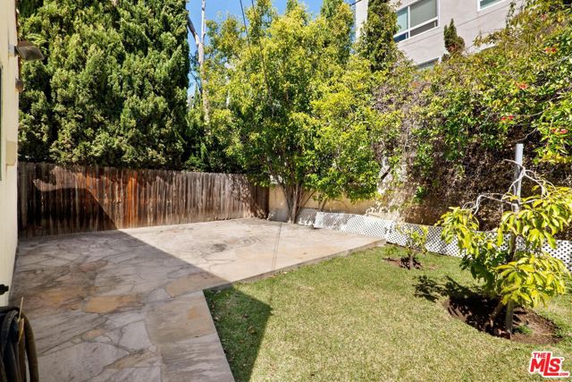 1186 Mcclellan Drive, Los Angeles CA: https://media.crmls.org/mediaz/d3fe03af-4e79-416a-a424-cd2e4383e6cd.jpg