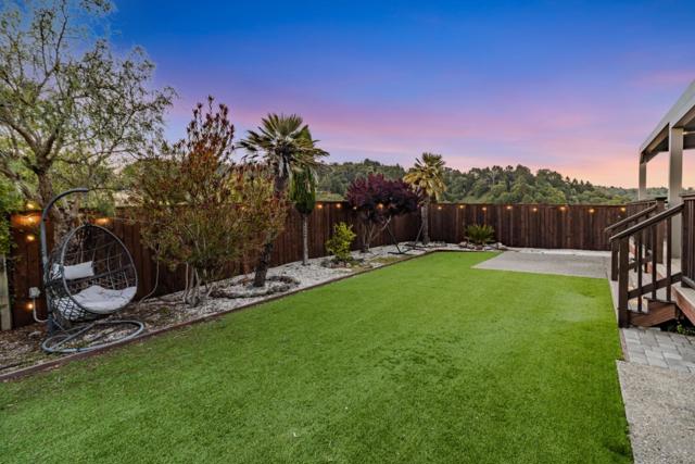 11550 Skyline Boulevard, Oakland CA: https://media.crmls.org/mediaz/d3fe35ea-e0e7-42f0-ae7d-7fe065451826.jpg