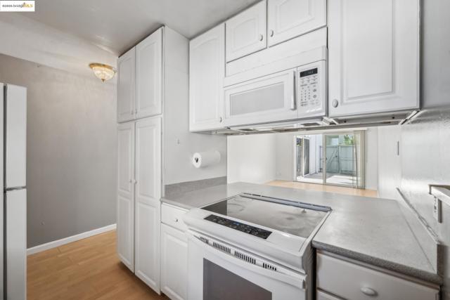325 Kitty Hawk Rd, Alameda CA: https://media.crmls.org/mediaz/d3fe38d4-efcc-458c-80ad-3e2ca958f257.jpg
