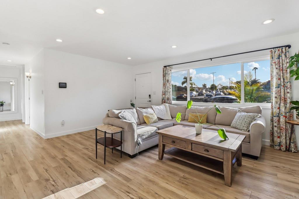 2852 Yvonne St - photo 3