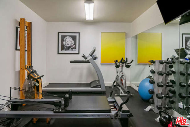 14318 Valley Vista Boulevard, Sherman Oaks CA: https://media.crmls.org/mediaz/d3fe8a0f-817b-4228-8711-a3be8f9d774b.jpg