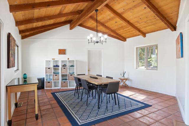 7 Wyndemere Vale, Monterey CA: https://media.crmls.org/mediaz/d3fe8fa2-1e29-4b93-b336-5c4ec976f09f.jpg
