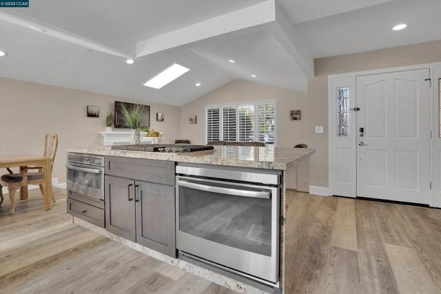 1274 Maywood Ln, Martinez CA: https://media.crmls.org/mediaz/d3fedd03-791c-4e89-8fcc-5b2d345d0c50.jpg