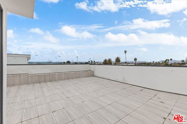 3973 S Budlong Avenue, Los Angeles CA: https://media.crmls.org/mediaz/d3fee335-c0b5-4aeb-976d-c5e3adbe7216.jpg