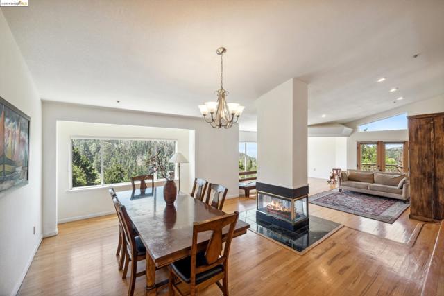 2335 Tunnel Rd, Oakland CA: https://media.crmls.org/mediaz/d3ff2c4c-f3da-4b78-9a38-02e62f0f0bf6.jpg