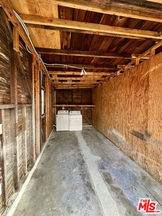 523 1/2 W 56th Street, Los Angeles CA: https://media.crmls.org/mediaz/d3ffef94-22b3-4062-ba34-67794a8a81ca.jpg