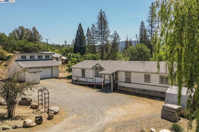 31 Rocky Road, Weaverville CA: https://media.crmls.org/mediaz/d4007842-50f2-4c47-aa61-daace67d494a.jpg