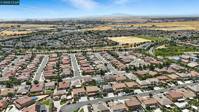 2433 Sanders Ln, Fairfield CA: https://media.crmls.org/mediaz/d400924d-a296-44c2-85a8-10c928743fbb.jpg