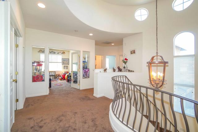 5018 Southport Ct, Antioch CA: https://media.crmls.org/mediaz/d400c23d-849e-42f8-ad9d-9eb5400d8495.jpg