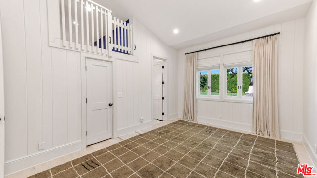 6815 Dume Drive, Malibu CA: https://media.crmls.org/mediaz/d4010532-8d4d-4860-9878-2a01576505d7.jpg