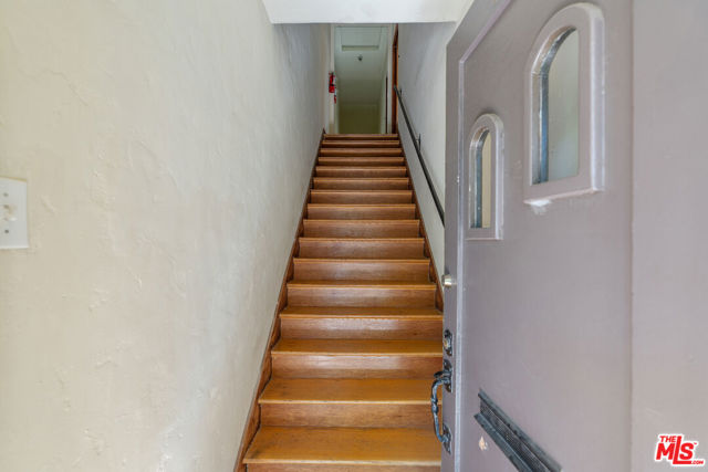 458 N Genesee Avenue, Los Angeles CA: https://media.crmls.org/mediaz/d4014ce1-2543-4a8a-b76c-279c3e6ed570.jpg