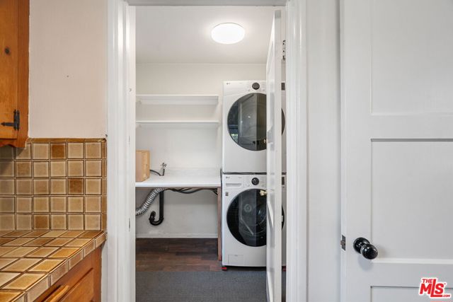 11319 Rose Avenue, Los Angeles CA: https://media.crmls.org/mediaz/d4018587-8beb-49f1-ac33-871a19221e4f.jpg