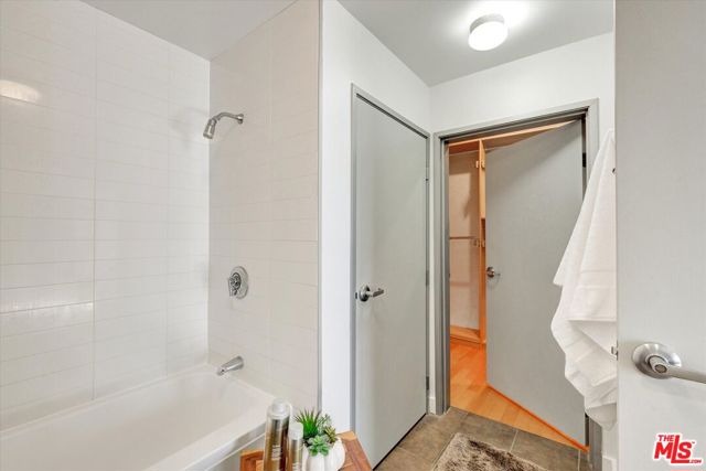 645 W 9th Street, Los Angeles CA: https://media.crmls.org/mediaz/d401ac74-b3d8-49f8-89f3-a00509e0fe77.jpg