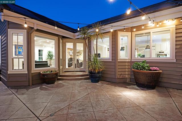 10 Woodside Dr, Danville CA: https://media.crmls.org/mediaz/d401c626-9c0a-4552-b56f-b1b58090b027.jpg