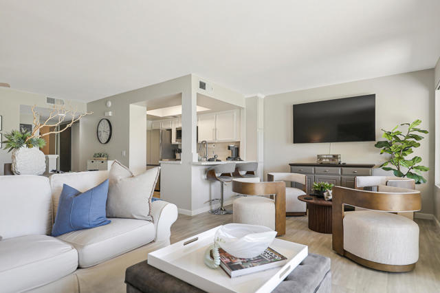 Image 6 of 33 For 78347 Terra Cotta Court