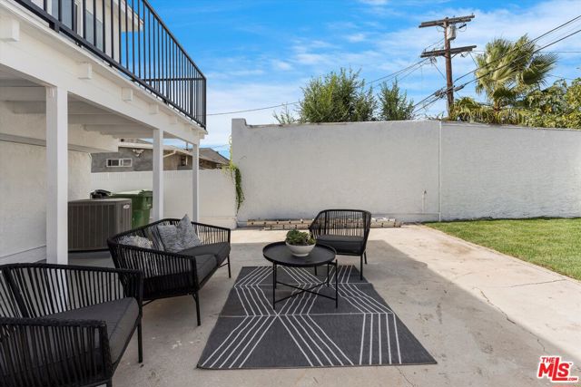 3815 W 60th Street, Los Angeles CA: https://media.crmls.org/mediaz/d402297f-fb2b-4596-94d0-c06dee1033dd.jpg