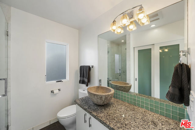 11 24th Avenue, Venice CA: https://media.crmls.org/mediaz/d4026311-8e7d-4aff-a312-c7b00312397d.jpg