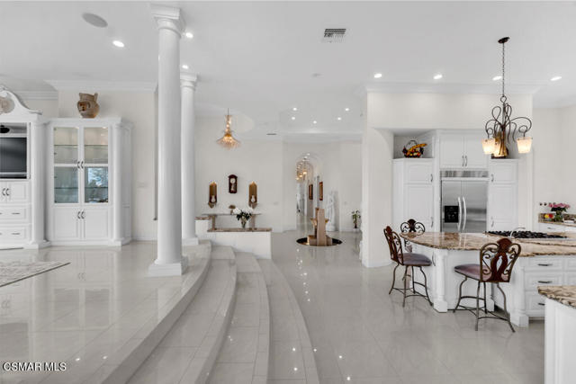 932 Rosario Drive, Thousand Oaks CA: https://media.crmls.org/mediaz/d402ae0f-3f36-4620-a042-575225d2afc4.jpg