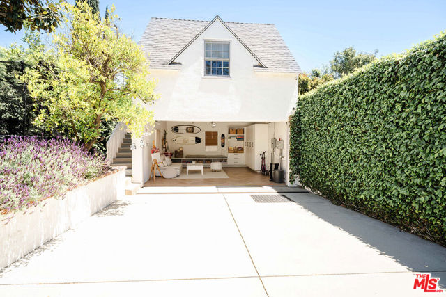 10736 Le Conte Avenue, Los Angeles CA: https://media.crmls.org/mediaz/d402ed1a-39c1-43dd-b1f5-c97f81cdb257.jpg