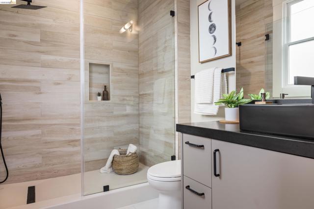 Image 29 of 49 For 636 56th St  