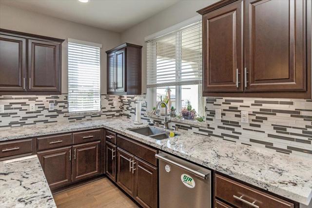 30111 Mountain View Drive, Hayward CA: https://media.crmls.org/mediaz/d4034f18-df6b-4a57-97de-c7a1bff80dba.jpg