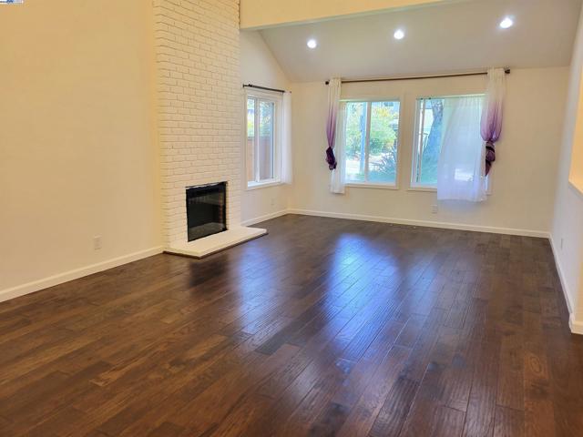 17089 Columbia Dr, Castro Valley CA: https://media.crmls.org/mediaz/d4034f3e-87df-4320-ad13-42f90d47e1cb.jpg