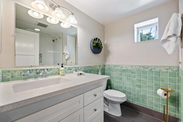 1567 Crest Drive, Encinitas CA: https://media.crmls.org/mediaz/d40361e2-8d3d-4492-a888-83be0ba892b1.jpg