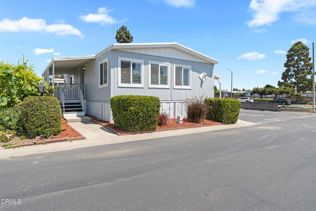 262 Gershwin Lane, Ventura CA: https://media.crmls.org/mediaz/d403e5e0-f1f0-4757-bcc9-002cecc9ffda.jpg