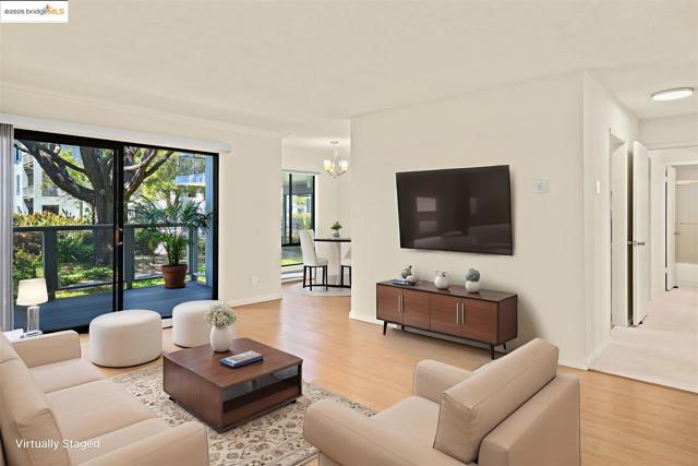 2 Commodore DR, Emeryville CA: https://media.crmls.org/mediaz/d40471aa-7703-4ebf-9fbe-08e15ba69293.jpg