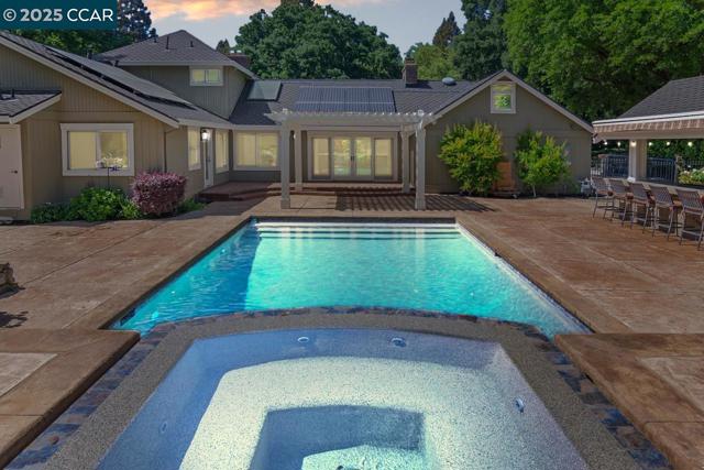 2140 Hidden Oak Dr, Danville CA: https://media.crmls.org/mediaz/d4047f1c-f2f7-43ba-8ecb-9962fd7e2218.jpg