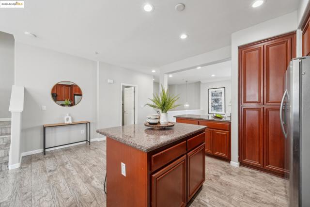 711 Summer Ln, Richmond CA: https://media.crmls.org/mediaz/d404cab3-744c-4825-82e7-b0577aa80605.jpg