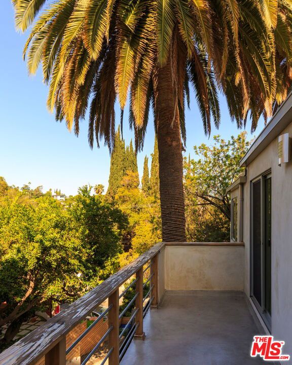 14622 Valley Vista Boulevard, Sherman Oaks CA: https://media.crmls.org/mediaz/d40508af-e325-4e98-877a-69f7c6a2c006.jpg