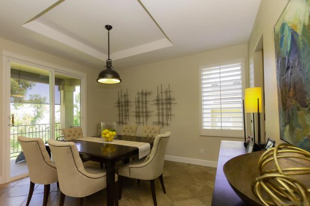 2537 Carriagedale Row, La Jolla CA: https://media.crmls.org/mediaz/d4050c08-ff6f-4fad-99f3-7d8bcdfaca27.jpg