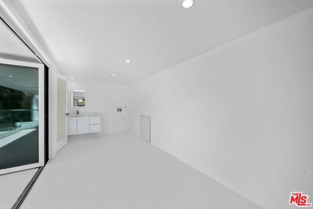 621 N Kings Road, West Hollywood CA: https://media.crmls.org/mediaz/d40551cc-335d-484c-95d8-82fd6c272d36.jpg