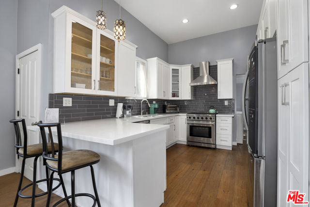 319 Chestnut Avenue, Los Angeles CA: https://media.crmls.org/mediaz/d40587d4-a7b7-4cbc-b234-007afe5f77fe.jpg