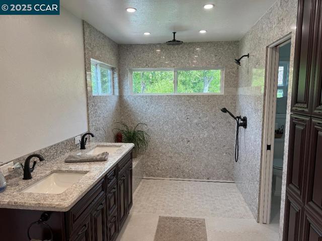 4880 Myrtle Dr, Concord CA: https://media.crmls.org/mediaz/d405930b-2de5-48d6-9dc1-18ffaef431e6.jpg