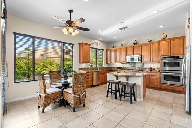 40426 Calle Estela, Indio CA: https://media.crmls.org/mediaz/d406bfbe-db0d-47a7-a143-aed1fba28c07.jpg