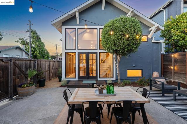 327 Hudson St, Oakland CA: https://media.crmls.org/mediaz/d408389e-a714-425b-863b-95fbb8e81768.jpg