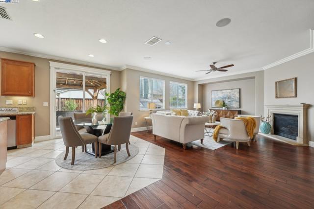 632 S Comunidad Street, Mountain House CA: https://media.crmls.org/mediaz/d408cfbd-77d1-40a5-ac7f-e5971d858de0.jpg