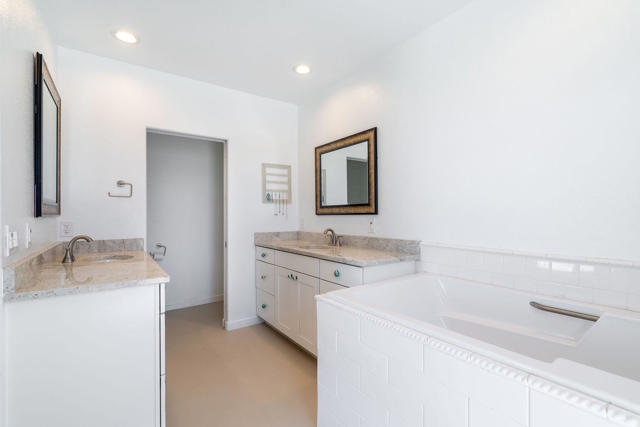 28990 Bonita Vista Road, Mountain Center CA: https://media.crmls.org/mediaz/d4092848-76bc-40ca-9944-9726eebfd1a4.jpg