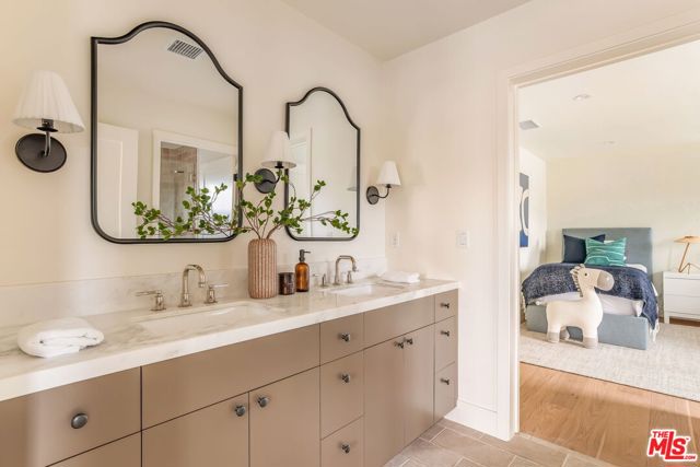 2455 23rd Street, Santa Monica CA: https://media.crmls.org/mediaz/d40a0e4c-272a-41bc-820e-48562112bd3e.jpg