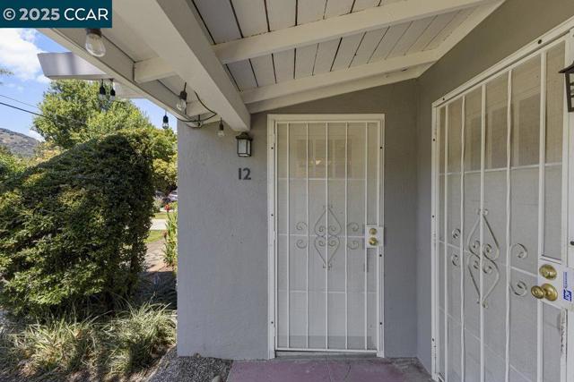 200 El Dorado Ave, Danville CA: https://media.crmls.org/mediaz/d40b2695-e7ba-46e2-b404-62bf782c10b3.jpg