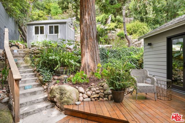 19817 Montau Drive, Topanga CA: https://media.crmls.org/mediaz/d40b7188-441f-4f2d-b96d-2dd61547f294.jpg