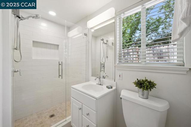 4 Harold Dr, Moraga CA: https://media.crmls.org/mediaz/d40b7f5f-9dbe-47b8-97a4-d086dc75e56b.jpg