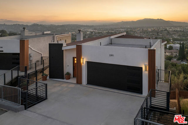 2391 Yorkshire Drive, Los Angeles CA: https://media.crmls.org/mediaz/d40bdb1e-b7af-400b-b1a2-14cb05ec34c6.jpg