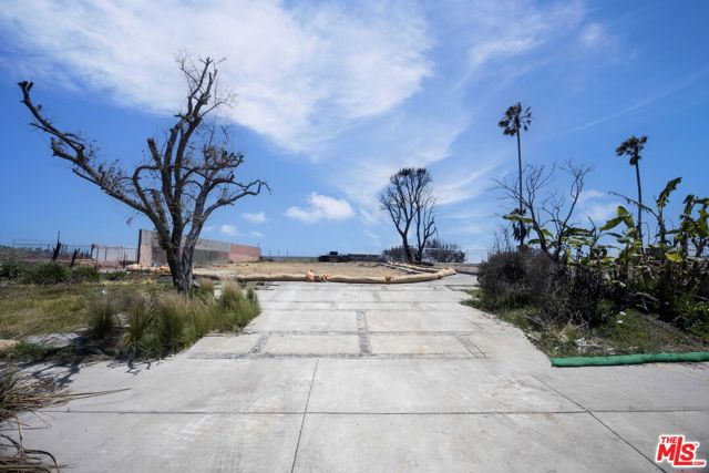 18428 Clifftop Way, Malibu CA: https://media.crmls.org/mediaz/d40cdde7-5be0-4010-ba91-04f9cbfc6934.jpg