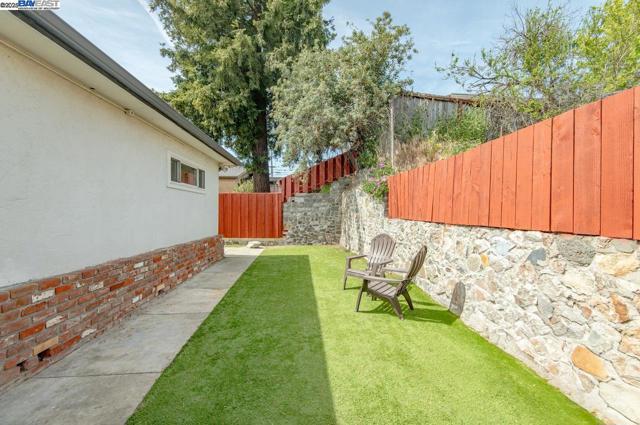 16560 Russell Ct, San Leandro CA: https://media.crmls.org/mediaz/d40d6b0d-9ce1-46d0-9cac-9ba224099460.jpg