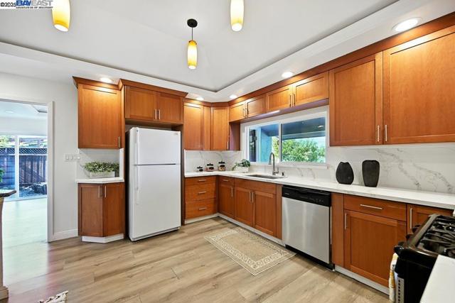 3419 Del Valle Cir, San Leandro CA: https://media.crmls.org/mediaz/d40d7dd7-cd65-4939-ba93-ae6f03a07f9b.jpg