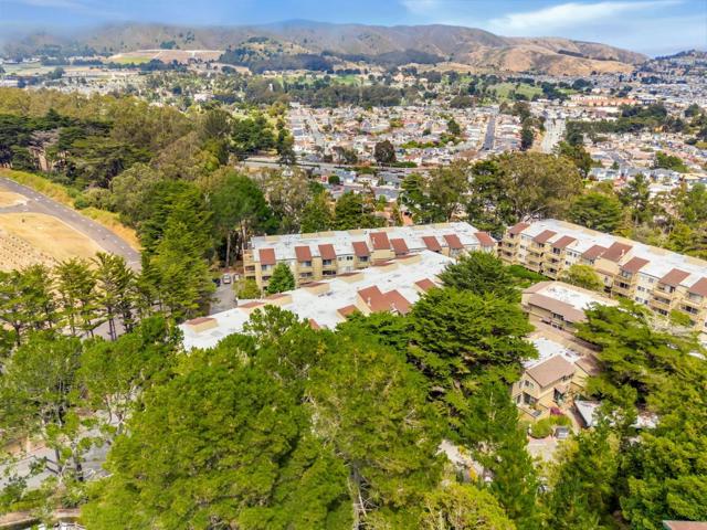377 Mandarin Drive, Daly City CA: https://media.crmls.org/mediaz/d40ddc4d-34d1-4fa6-8263-8779aef84294.jpg